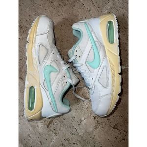 NIKE Air Max Teal and White Size 9 Womens